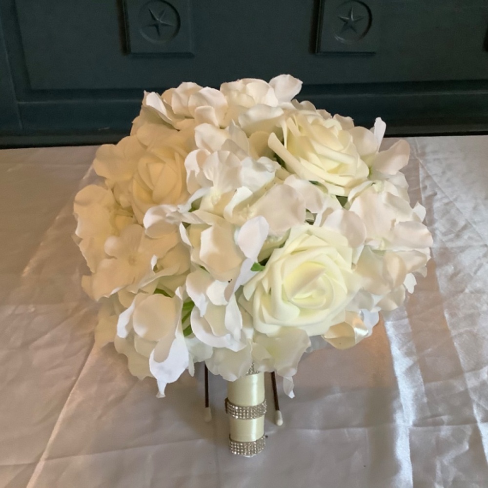 Wedding Bouquet! 💐 Creams, whites  Hydrangea and Roses  & Tulips. - Picture 2 of 7